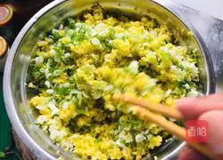 Illustration of how to make pumpkin stuffed dumplings 4