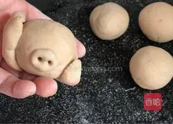 Like the illustration of how to make piggy steamed buns 11