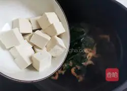 Illustration of how to make wakame, egg and tofu soup 7