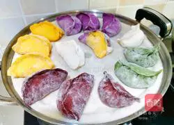 Illustration of how to make colorful steamed dumplings 8