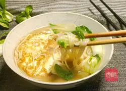 Illustration of how to make vegetable and egg noodle soup 10