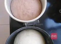 Illustration of how to make two-color red bean-wrapped sugar rolls 3