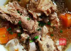 Illustration of how to make carrot and lotus root slices bone soup 8