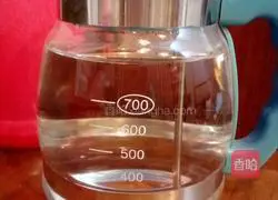 Illustration of making chrysanthemum and brown sugar water 2