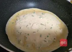 Illustration of how to make egg and green onion cake 8