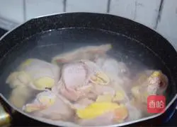 Illustration of how to make bamboo fungus stewed with chicken soup 4