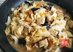 Illustration of how to make cabbage, pork belly and frozen tofu stew 18