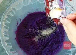 Illustration of how to make purple sweet potato paste lucky bag 2