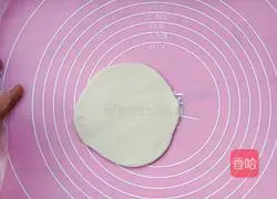 Illustration of how to make pork and beans stuffed buns 22