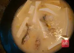 Illustration of how to make catfish tofu soup 8