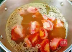 Beef bones with barley, cordyceps, flower and coconut juice Illustration of how to make soup 14