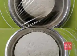 Illustration of how to make big meat buns with mushrooms and onions 8