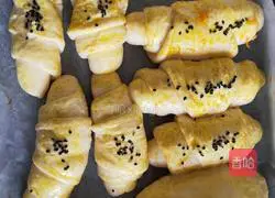 Illustration of how to make ham and shrimp pizza 6