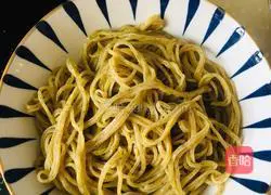 Illustration of how to make potato and tomato sauce wormwood seed noodles 10