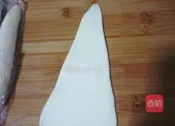 Illustration of how to make small bread rolls 15