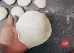 Illustration of how to make mushroom and green vegetable buns 16