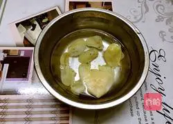 Illustration of how to make fish maw braised chicken 4