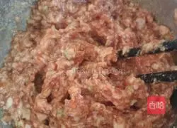 Illustration of how to make pork soup dumplings 13