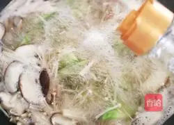 Cucumber and Enoki Mushroom Soup Recipe Illustration 12