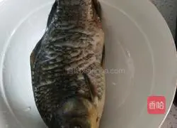 Illustration of how to make crucian carp soup 1