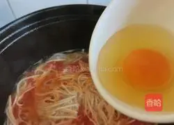 Illustration of how to make tomato and egg noodles 15