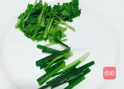 Illustration of how to stew cured duck legs with radish 12