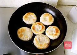 Pie ( Pork and Green Onion Stuffing) Recipe Illustration 13