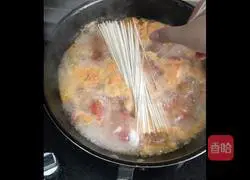  Illustration of how to make tomato and egg noodles 8