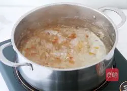 Illustration of how to make peach gum, saponin, rice, snow swallow and purple sweet potato soup 5