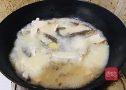 Illustration of how to make crucian carp tofu soup 5