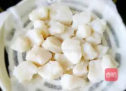 Illustration of how to make fish salad 4