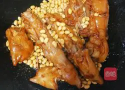 Illustration of soybean stewed pig's feet 7
