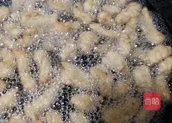 Illustration of how to make pineapple sweet and sour meat 3