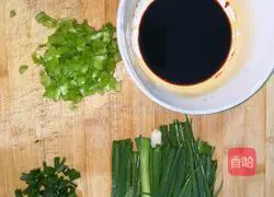 Illustration of how to make scallion oil noodles 1