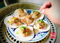 Simplified version of the recipe for steamed scallops with garlic vermicelli 9