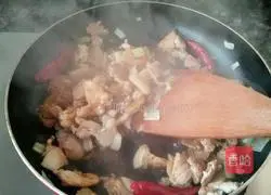 Illustration of how to make braised beans and noodles 8