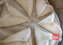 Illustration of making sugar triangle 14