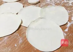 Illustration of how to make pork and okra stuffed dumplings 10