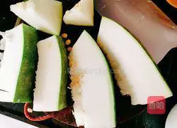 Illustration of making turtle, red dates and winter melon soup 5