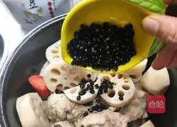 Black bean, lotus root and pork bone soup recipe 4