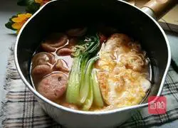 Illustration of how to make ham sausage, egg and vegetable noodles 11