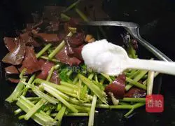 Garlic Celery Pig Illustration of how to make blood 10