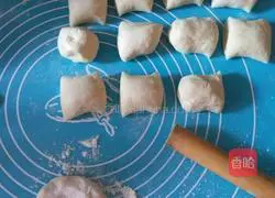 Illustration of how to make cowpea and pork buns 11