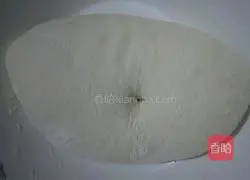 Illustration of how to make steamed buns rolled with flower oil 8