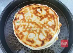 Illustration of how to make Thousand-Layer Green Onion Pot Helmet Bun 14