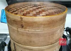 Illustration of how to make pork and green onion buns 12