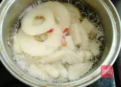 Rock sugar snow pear Illustration of how to make soup 7