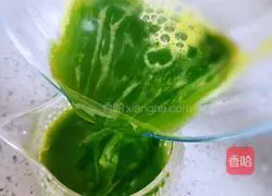 Illustration of how to make raw celery drink 8