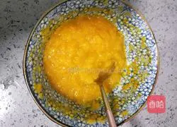 Illustration of how to make two-color flower rolls 5