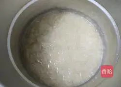 Illustration of how to make fruit white fungus soup 8